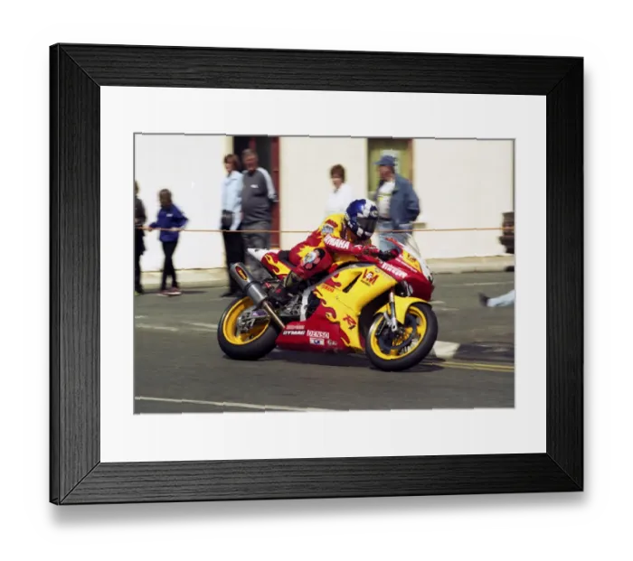 Framed Print : Iain Duffus (V&M Yamaha) 1999 Senior TT Framed Print : Iain Duffus (V&M Yamaha) 1999 Senior TT