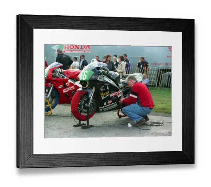 Framed Print : Brian Gardiner (Kawasaki) 1999 Lightweight 400 TT