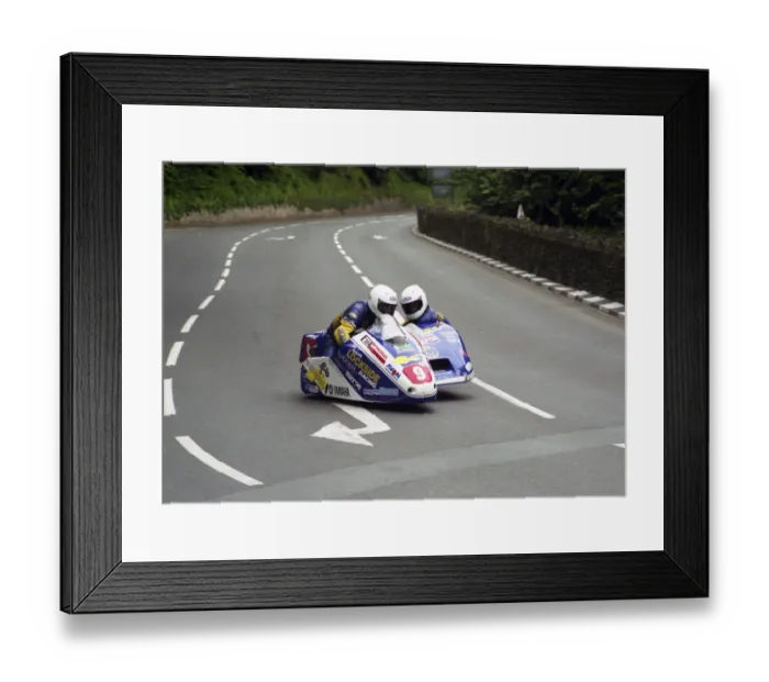 Framed Print : Steve Norbury & Andrew Smith (Selbourne Yamaha) 2002 Sidecar TT