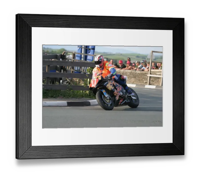 Framed Print : Steve Hodgson (Suzuki) 2007 Steam Packet Races Framed Print : Steve Hodgson (Suzuki) 2007 Steam Packet Races
