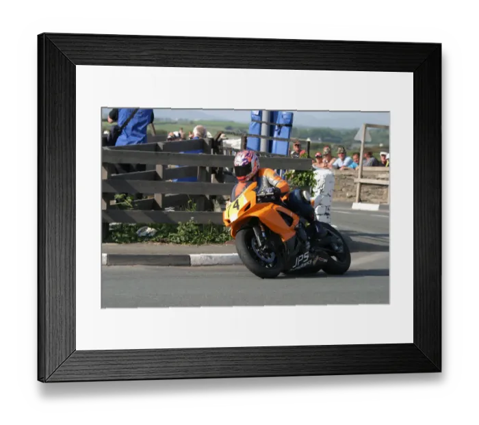 Framed Print : Peter Simpson (Suzuki) 2007 Steam Packet Races Framed Print : Peter Simpson (Suzuki) 2007 Steam Packet Races