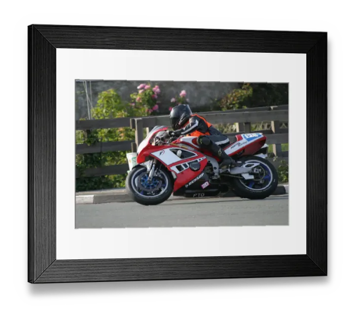Framed Print : Ian Henshaw (Kawasaki) 2007 Steam Packet Races Framed Print : Ian Henshaw (Kawasaki) 2007 Steam Packet Races