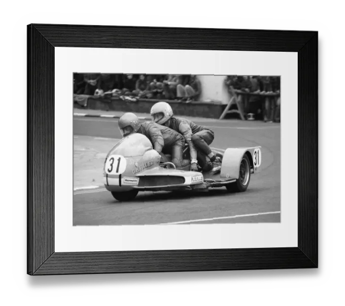 Framed Print : Reg Spooncer & Dennis Smith (Konig) 1977 Sidecar TT Framed Print : Reg Spooncer & Dennis Smith (Konig) 1977 Sidecar TT
