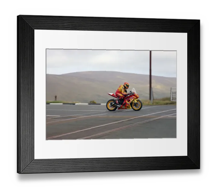 Framed Print : Ross Orchard (Yamaha) 2019 Senior Manx Grand Prix Framed Print : Ross Orchard (Yamaha) 2019 Senior Manx Grand Prix