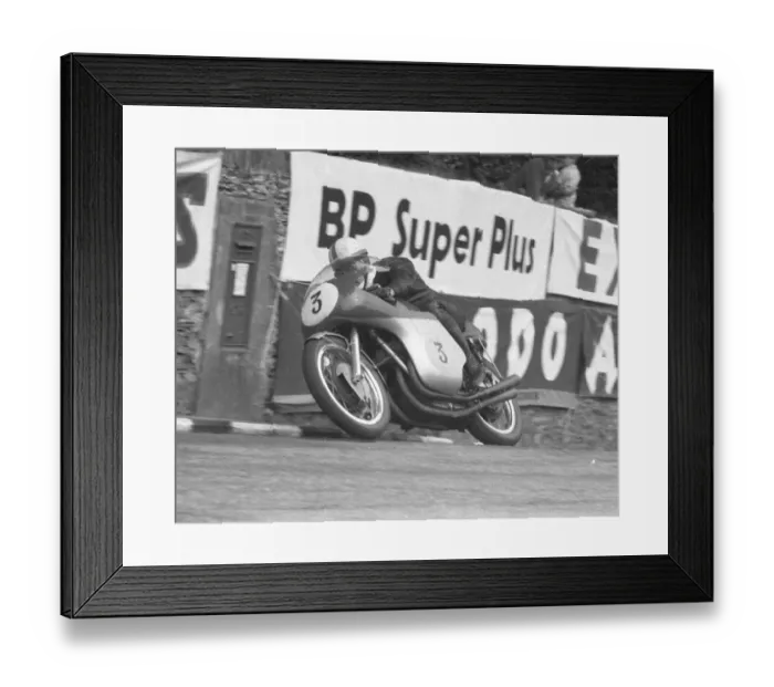 Framed Print : John Surtees (MV) 1960 Senior TT Framed Print : John Surtees (MV) 1960 Senior TT
