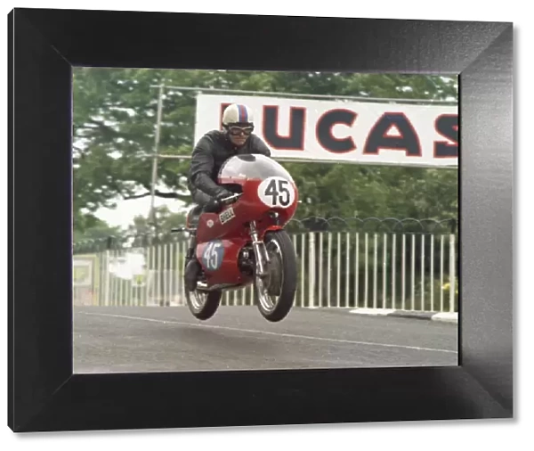Roger Sutcliffe (Aermacchi) 1971 Junior TT