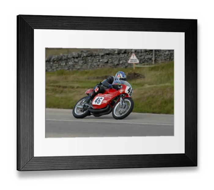 Framed Print : Peter Symes (Suzuki) 2010 Lightweight Classic Manx Grand Prix Framed Print : Peter Symes (Suzuki) 2010 Lightweight Classic Manx Grand Prix