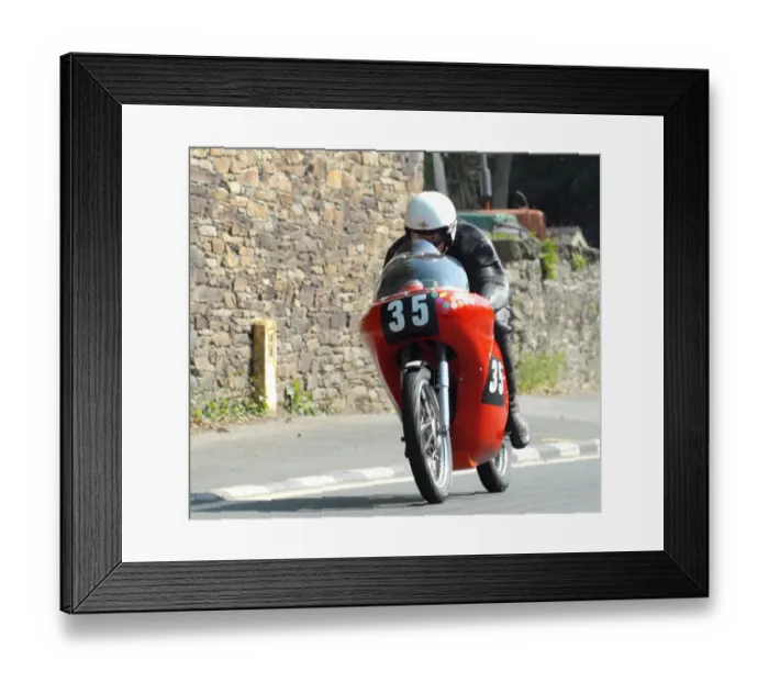 Framed Print : Adam Easton (Norton) 2010 Senior Classic Manx Grand Prix Framed Print : Adam Easton (Norton) 2010 Senior Classic Manx Grand Prix