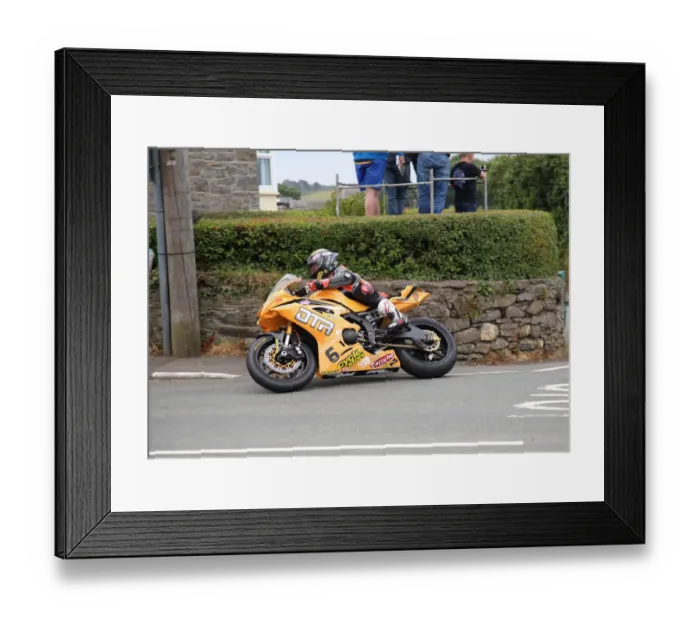 Framed Print : Sam West (BMW) 2019 Southern 100 Framed Print : Sam West (BMW) 2019 Southern 100