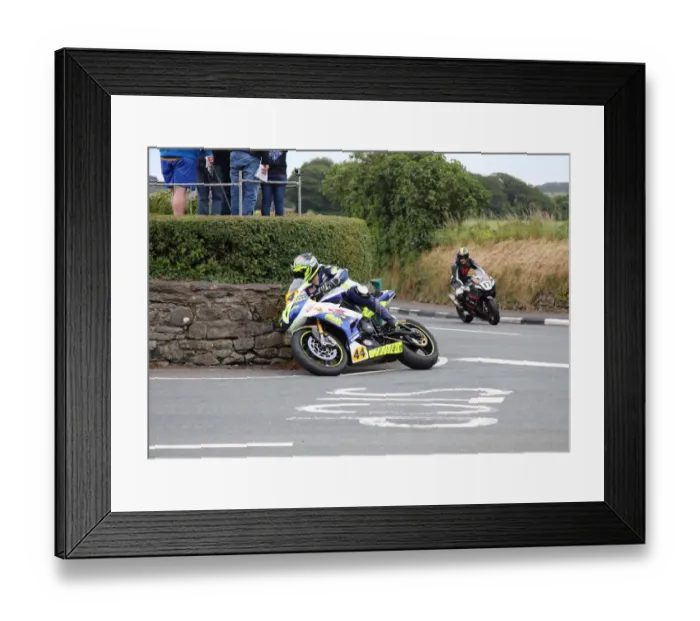 Framed Print : Rob Hodson (Triumph) 2019 Southern 100 Framed Print : Rob Hodson (Triumph) 2019 Southern 100