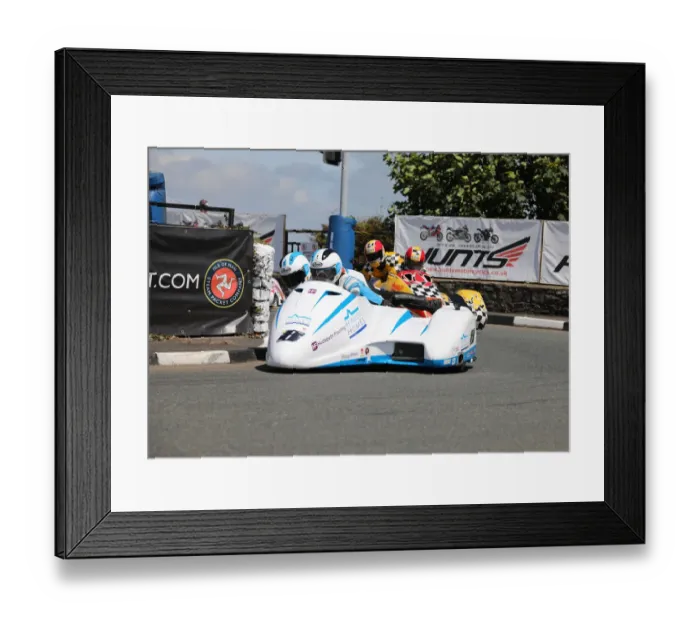 Framed Print : Ryan Crowe & Callum Crowe (Yamaha) 2019 Southern 100 Framed Print : Ryan Crowe & Callum Crowe (Yamaha) 2019 Southern 100