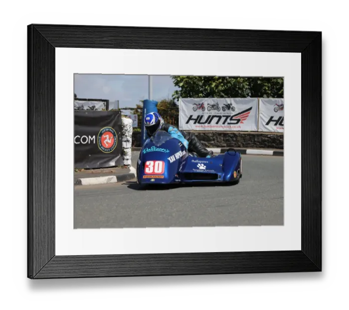 Framed Print : Allan Warner & Ian Tennant (Ireson Suzuki) 2019 Southern 100 Framed Print : Allan Warner & Ian Tennant (Ireson Suzuki) 2019 Southern 100