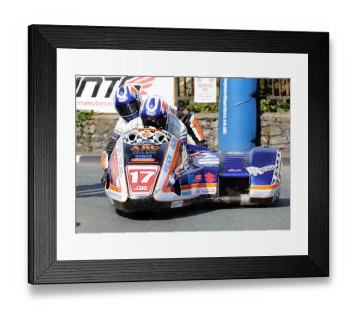 Framed Print : Lee Crawfod & Scott Hardie (LCR Suzuki) 2019 Southern 100 Framed Print : Lee Crawfod & Scott Hardie (LCR Suzuki) 2019 Southern 100