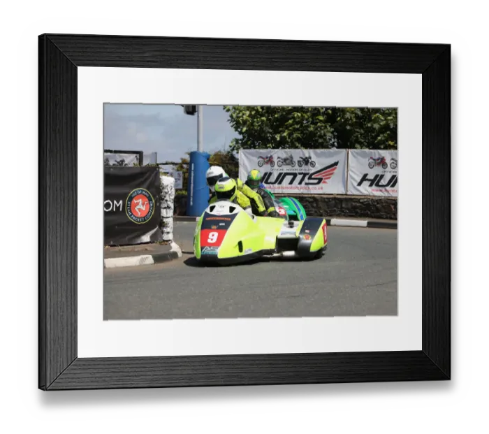Framed Print : Michael Kirkup & Arlo Brown (LCR Suzuki) 2019 Southern 100 Framed Print : Michael Kirkup & Arlo Brown (LCR Suzuki) 2019 Southern 100