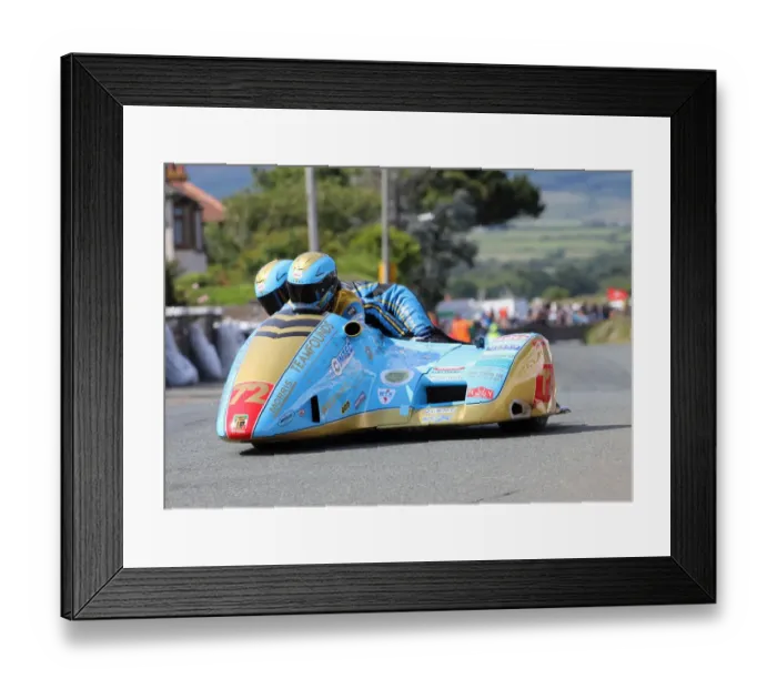 Framed Print : Pete Founds & Jevan Waln (Rowtec Suzuki) 2019 Southern 100 Framed Print : Pete Founds & Jevan Waln (Rowtec Suzuki) 2019 Southern 100