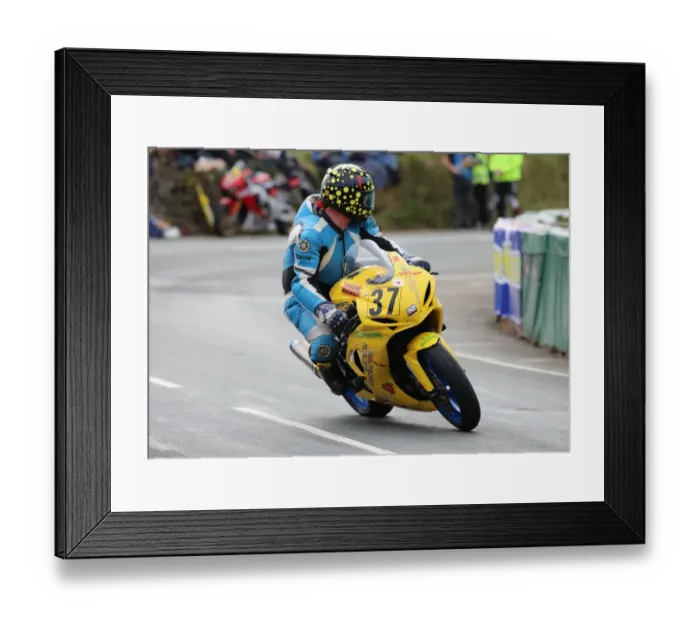 Framed Print : Colin Croft (Suzuki) 2019 Southern 100 Framed Print : Colin Croft (Suzuki) 2019 Southern 100