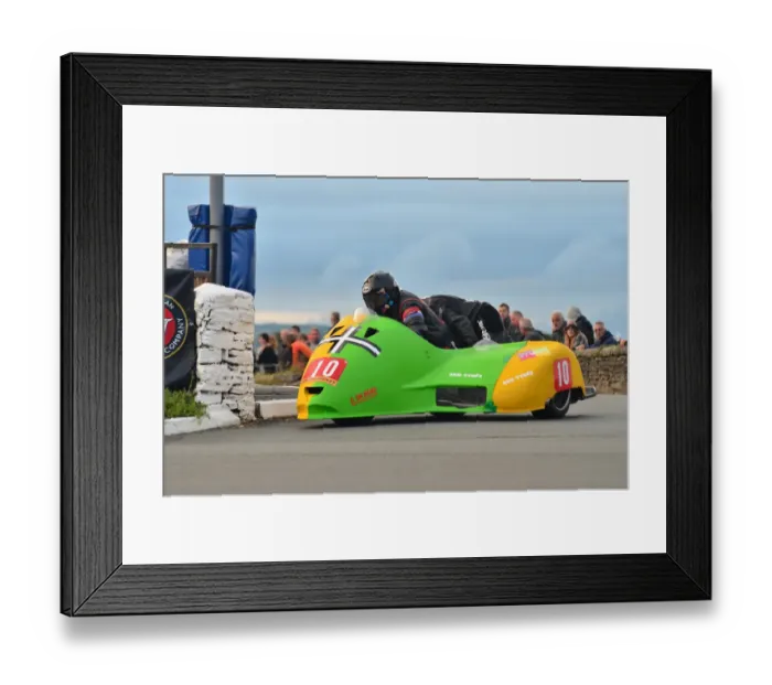 Framed Print : Karl Bennett & Lee Cain (DMR Honda) 2012 Southern 100 Framed Print : Karl Bennett & Lee Cain (DMR Honda) 2012 Southern 100