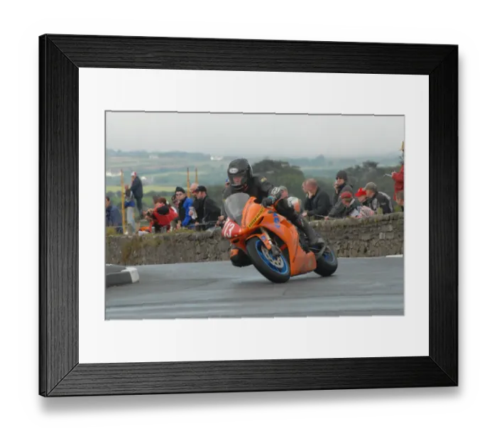 Framed Print : Ian Armstrong (Suzuki) 2007 Southern 100 Framed Print : Ian Armstrong (Suzuki) 2007 Southern 100