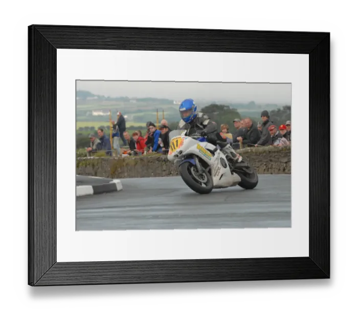 Framed Print : Darren Burns (McKinstry Honda) 2007 Southern 100