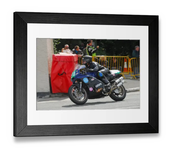 Framed Print : Shelley Pike (Honda) 2014 Supertwin Manx Grand Prix Framed Print : Shelley Pike (Honda) 2014 Supertwin Manx Grand Prix