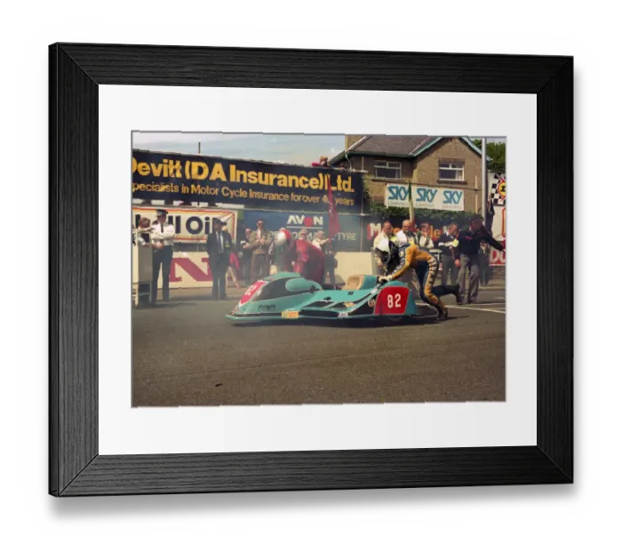 Framed Print : Bill Hodgkins & Sean Collister (Yamaha) 1987 Sidecar TT Framed Print : Bill Hodgkins & Sean Collister (Yamaha) 1987 Sidecar TT