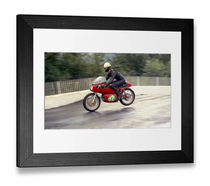 Framed Print : George Collis (Aermacchi) 1967 Lightweight Manx Grand Prix Framed Print : George Collis (Aermacchi) 1967 Lightweight Manx Grand Prix