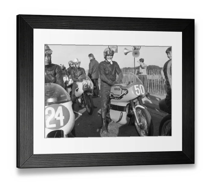 Framed Print : Jimmy Creer (Honda) 1969 Lightweight Manx Grand Prix Framed Print : Jimmy Creer (Honda) 1969 Lightweight Manx Grand Prix
