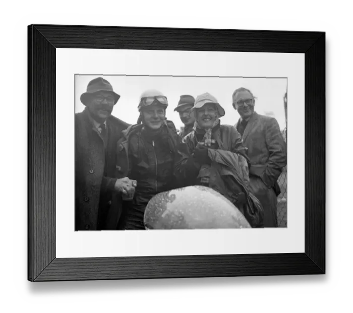 Framed Print : Malcolm Uphill (Norton) 1965 Senior Manx Grand Prix Framed Print : Malcolm Uphill (Norton) 1965 Senior Manx Grand Prix