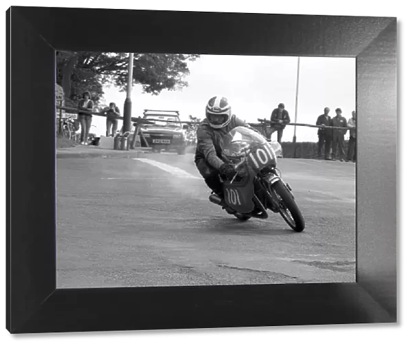 Mick Thompson (Honda) 1986 Newcomers Manx Grand Prix