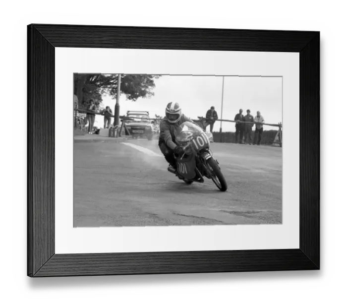 Framed Print : Mick Thompson (Honda) 1986 Newcomers Manx Grand Prix Framed Print : Mick Thompson (Honda) 1986 Newcomers Manx Grand Prix