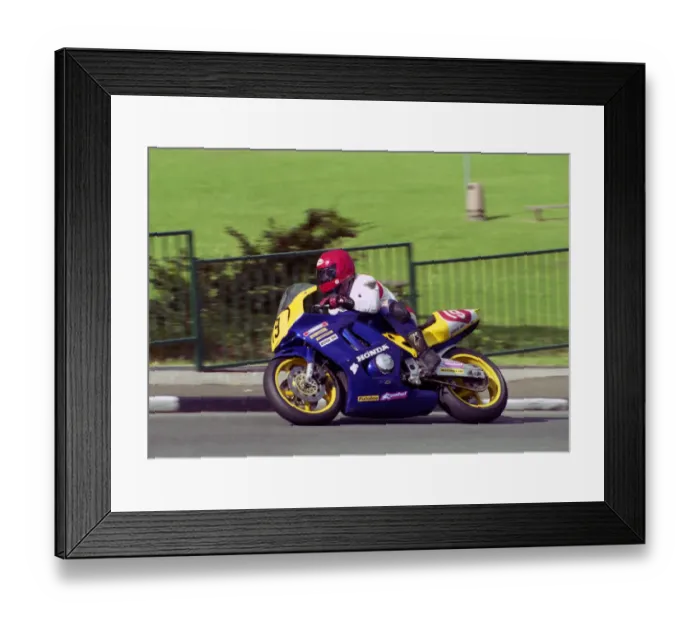 Framed Print : Leslie Turner (Honda) 2000 Newcomers Manx Grand Prix Framed Print : Leslie Turner (Honda) 2000 Newcomers Manx Grand Prix