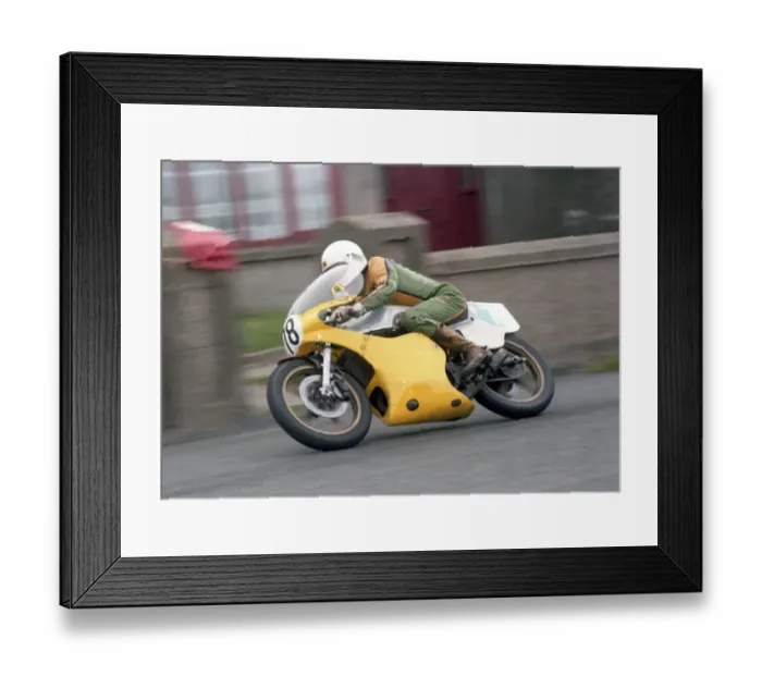 Framed Print : Rob Vine (Ely Maxton Yamaha) 1980 Junior Manx Grand Prix Framed Print : Rob Vine (Ely Maxton Yamaha) 1980 Junior Manx Grand Prix