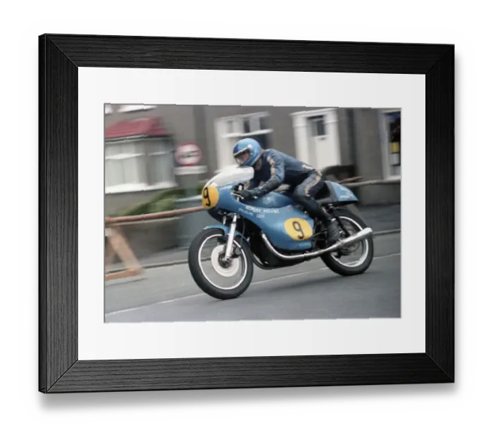 Framed Print : Angus McDonald (Suzuki) 1982 Newcomers Manx Grand Prix