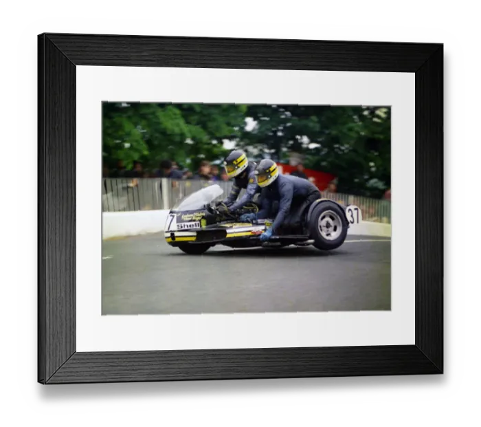Framed Print : Graham Hilditch & Vince Biggs (Grangeside Yamaha) 1977 Sidecar TT Framed Print : Graham Hilditch & Vince Biggs (Grangeside Yamaha) 1977 Sidecar TT