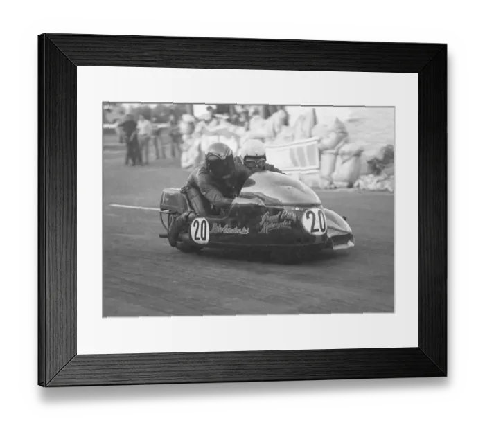 Framed Print : Keith Griffin & Malcolm Sharrocks (Suzuki) 1978 Southern 100 Framed Print : Keith Griffin & Malcolm Sharrocks (Suzuki) 1978 Southern 100