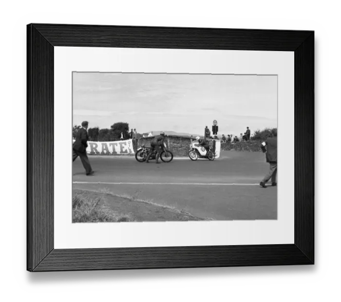 Framed Print : Mike Abraham (BSA) and Terry Grotefeld (Honda) 1965 Southern 100 Framed Print : Mike Abraham (BSA) and Terry Grotefeld (Honda) 1965 Southern 100