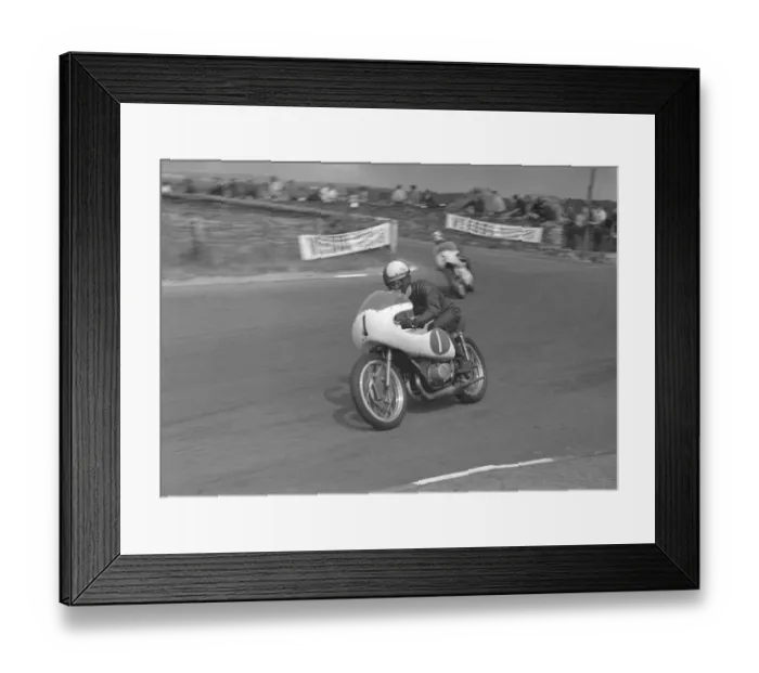 Framed Print : Mick Chatterton (Yamaha) 1967 Southern 100 Framed Print : Mick Chatterton (Yamaha) 1967 Southern 100