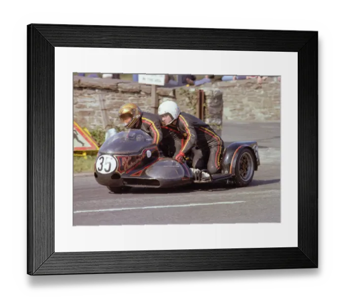 Framed Print : Keith Griffin & Malcolm Sharrocks (Suzuki) 1980 Southern 100 Framed Print : Keith Griffin & Malcolm Sharrocks (Suzuki) 1980 Southern 100