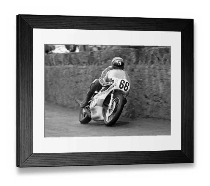 Framed Print : Ian Bell (Yamaha) 1981 Southern 100 Framed Print : Ian Bell (Yamaha) 1981 Southern 100