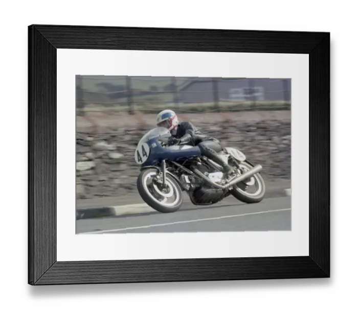 Framed Print : David Smith (Ducati) 1982 Senior Manx Grand Prix Framed Print : David Smith (Ducati) 1982 Senior Manx Grand Prix