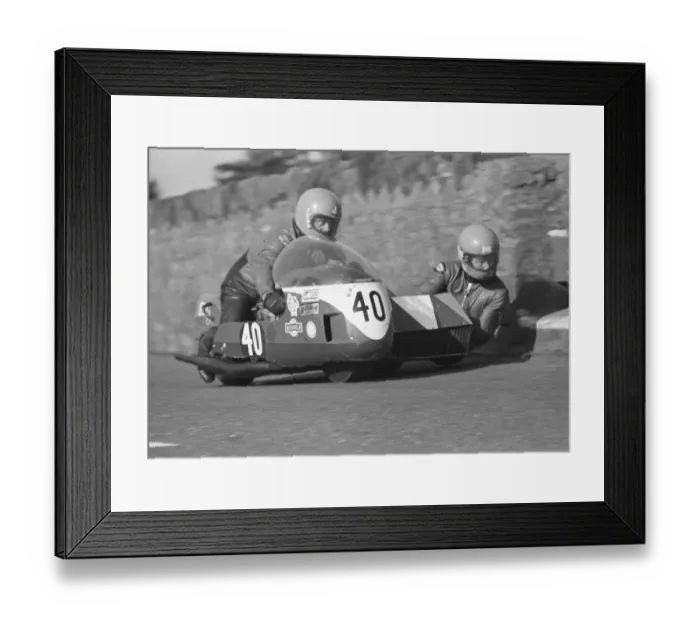 Framed Print : Billy Quayle & Keith Christian (Suzuki) 1978 Southern 100 Framed Print : Billy Quayle & Keith Christian (Suzuki) 1978 Southern 100