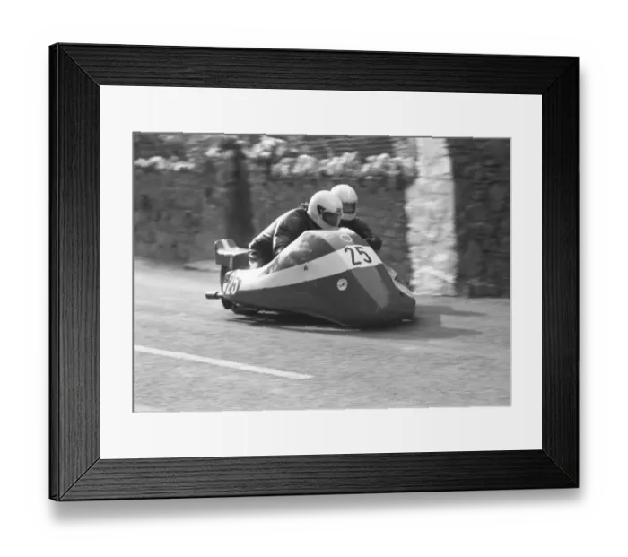 Framed Print : Ivan Mormecha & John Hickton (Suzuki) 1979 Southern 100 Framed Print : Ivan Mormecha & John Hickton (Suzuki) 1979 Southern 100