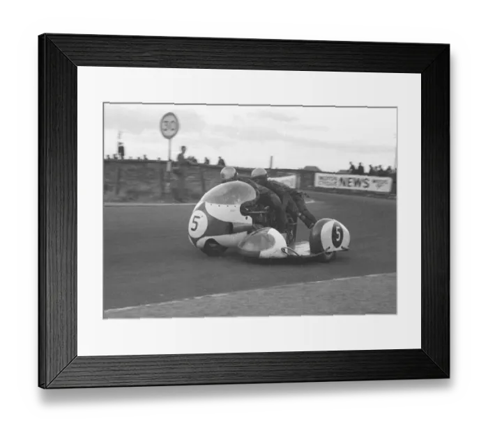 Framed Print : Nigel Mead & Dave Reynolds (Triumph) 1966 Southern 100 Framed Print : Nigel Mead & Dave Reynolds (Triumph) 1966 Southern 100