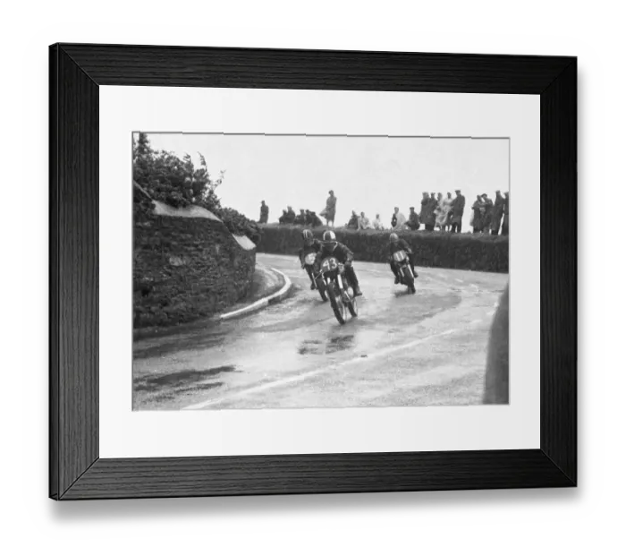 Framed Print : Reuben Hardy (DOT) Peter Richardson (Norton, 5) John Griffiths (Norton) 1959 Southern 100 Framed Print : Reuben Hardy (DOT) Peter Richardson (Norton, 5) John Griffiths (Norton) 1959 Southern 100