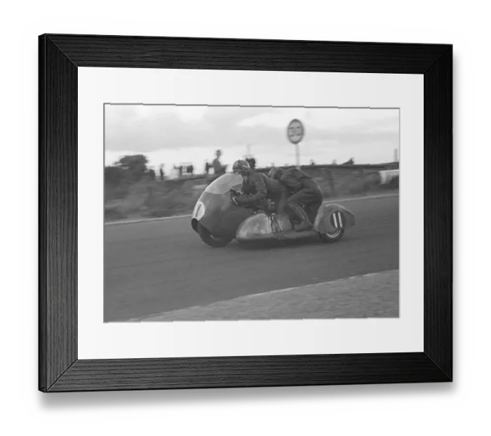 Framed Print : Eddie Toombs (Triumph) 1966 Southern 100 Framed Print : Eddie Toombs (Triumph) 1966 Southern 100