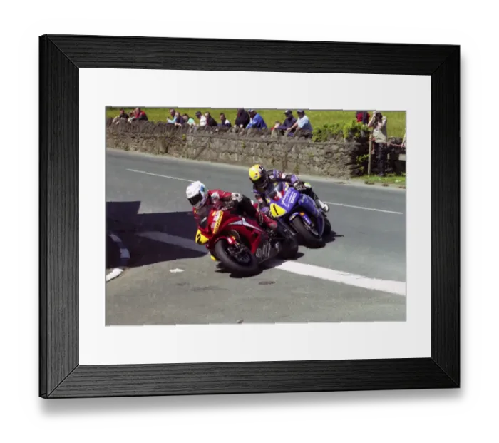 Framed Print : Guy Martin (AIM Yamaha) and Ian Lougher (Stobart Honda) 2006 Southern 100