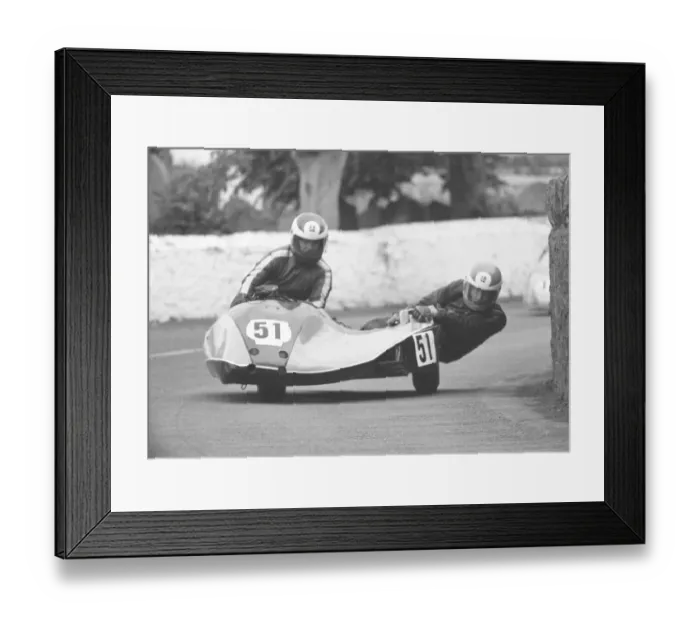 Framed Print : Ivan Lintin sir & Tim Dickson (Kawasaki) 1981 Southern 100 Framed Print : Ivan Lintin sir & Tim Dickson (Kawasaki) 1981 Southern 100