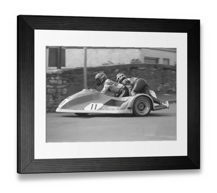 Framed Print : George Middleton & William Middleton (Yamaha) 1981 Southern 100 Framed Print : George Middleton & William Middleton (Yamaha) 1981 Southern 100