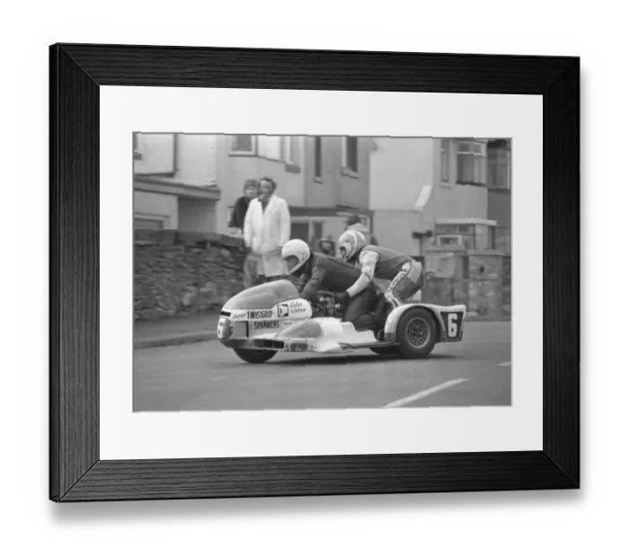 Framed Print : John Watson & Brian Hoyle (Laverda) 1976 Southern 100 Framed Print : John Watson & Brian Hoyle (Laverda) 1976 Southern 100