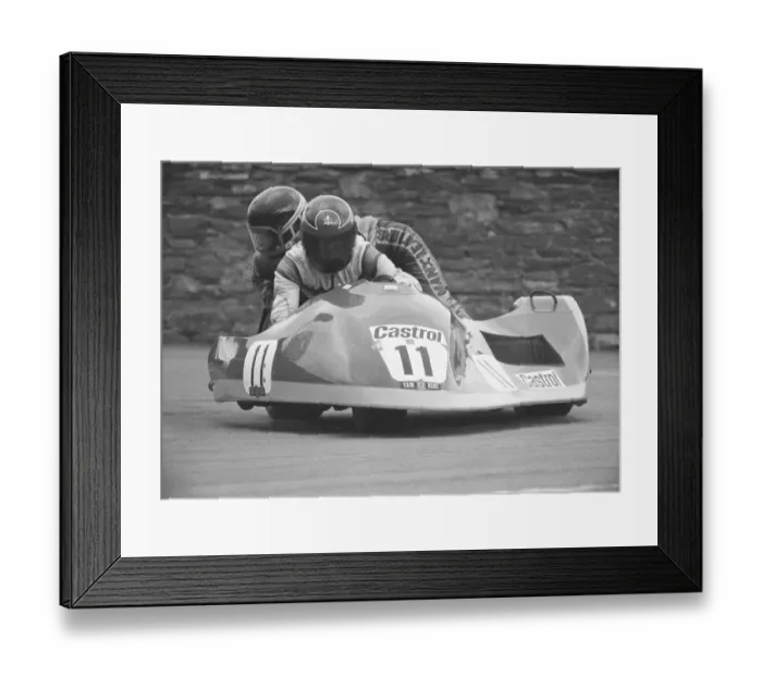 Framed Print : George Middleton & William Middleton (Yamaha) 1981 Southern 100 Framed Print : George Middleton & William Middleton (Yamaha) 1981 Southern 100